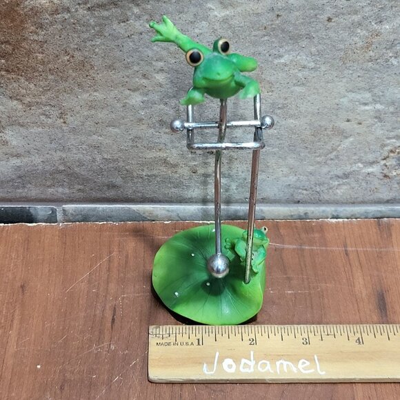 Stress Reliever Pendulum Swinging Frog On Lily Pad Resin - Picture 11 of 11